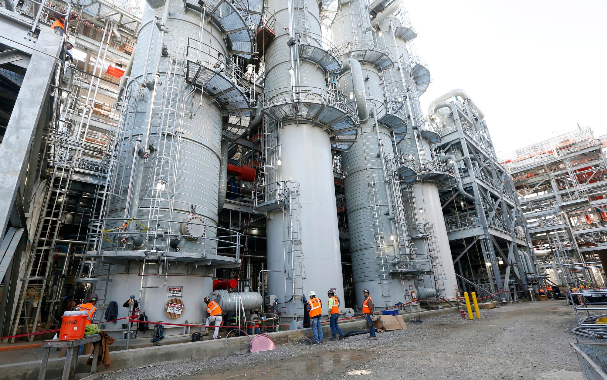 Employees work on a section of the Mississippi Power Co. carbon capture plant in DeKalb, Miss. (Rogelio V. Solis / AP)